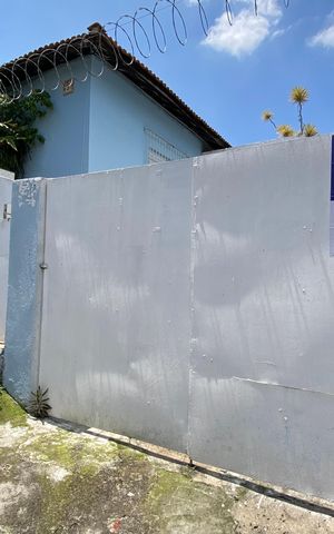 Casa à venda com 159m², 2 quartos e 3 vagas Casa à venda com 159m², 2 quartos e 3 vagasFachada e Placa