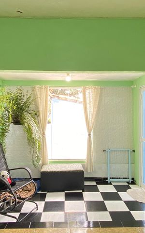 Casa à venda com 159m², 2 quartos e 3 vagas Casa à venda com 159m², 2 quartos e 3 vagasSala