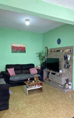 Casa à venda com 159m², 2 quartos e 3 vagas Casa à venda com 159m², 2 quartos e 3 vagasSala