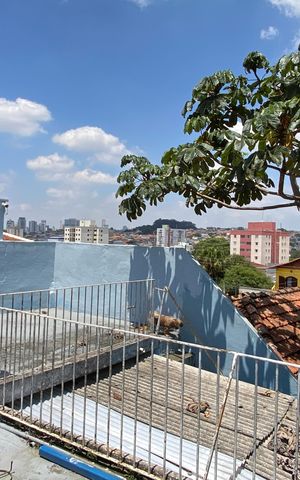 Casa à venda com 159m², 2 quartos e 3 vagas Casa à venda com 159m², 2 quartos e 3 vagasVaranda