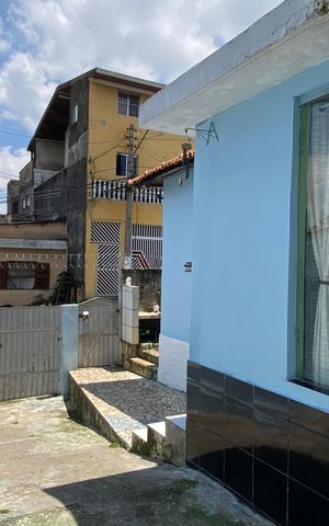 Casa à venda com 159m², 2 quartos e 3 vagas Casa à venda com 159m², 2 quartos e 3 vagasÁrea externa - Garagem