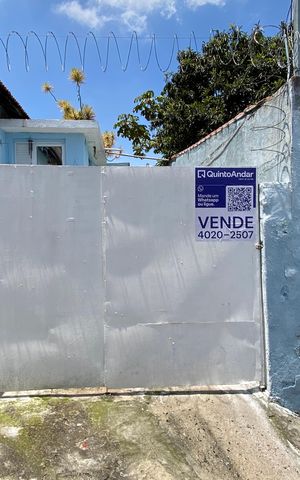 Casa à venda com 159m², 2 quartos e 3 vagas Casa à venda com 159m², 2 quartos e 3 vagasFachada