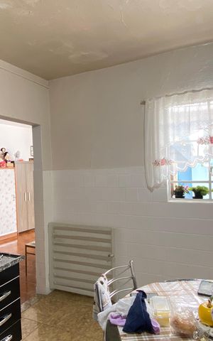 Casa à venda com 159m², 2 quartos e 3 vagas Casa à venda com 159m², 2 quartos e 3 vagasCozinha
