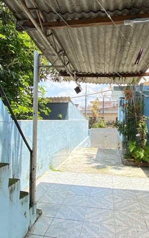 Casa à venda com 159m², 2 quartos e 3 vagas Casa à venda com 159m², 2 quartos e 3 vagasÁrea externa - Garagem