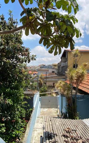 Casa à venda com 159m², 2 quartos e 3 vagas Casa à venda com 159m², 2 quartos e 3 vagasVaranda - Vista