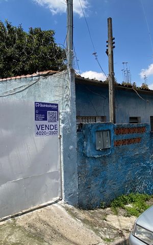 Casa à venda com 159m², 2 quartos e 3 vagas Casa à venda com 159m², 2 quartos e 3 vagasFachada e Placa