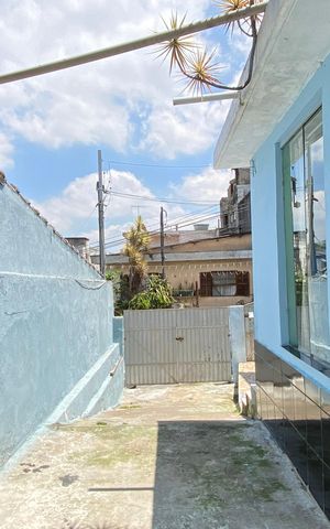 Casa à venda com 159m², 2 quartos e 3 vagas Casa à venda com 159m², 2 quartos e 3 vagasÁrea externa - Garagem