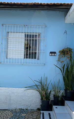 Casa à venda com 159m², 2 quartos e 3 vagas Casa à venda com 159m², 2 quartos e 3 vagasÁrea externa - Garagem