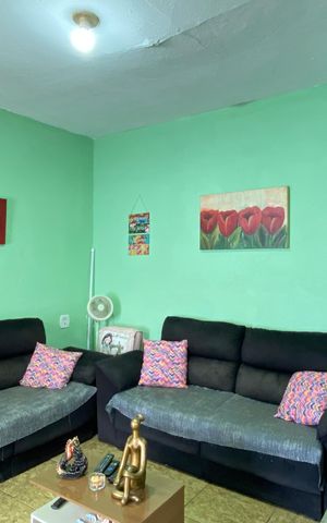 Casa à venda com 159m², 2 quartos e 3 vagas Casa à venda com 159m², 2 quartos e 3 vagasSala