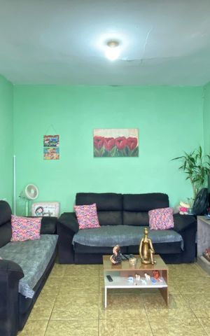 Casa à venda com 159m², 2 quartos e 3 vagas Casa à venda com 159m², 2 quartos e 3 vagasSala