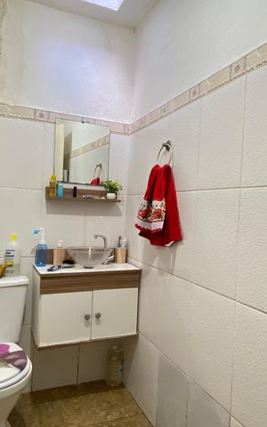 Casa à venda com 159m², 2 quartos e 3 vagas Casa à venda com 159m², 2 quartos e 3 vagasBanheiro