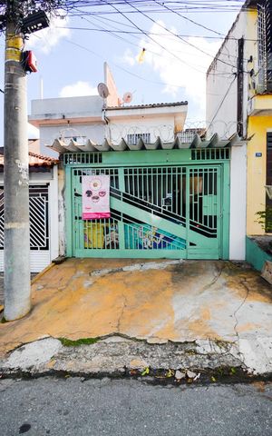 Casa à venda com 187m², 2 quartos e 2 vagasFachada