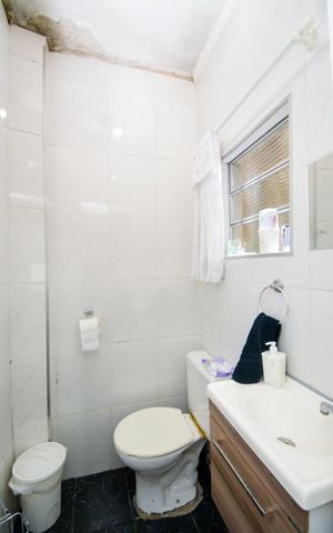 Casa à venda com 187m², 2 quartos e 2 vagasBanheiro - Casa 2