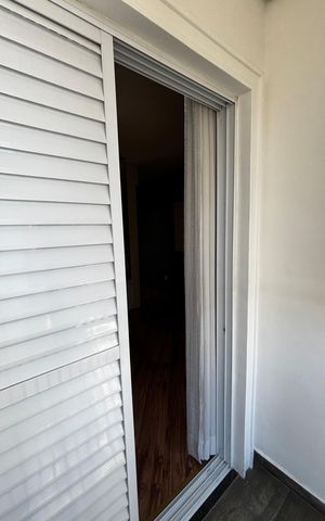 Casa à venda com 250m², 3 quartos e 4 vagas Casa à venda com 250m², 3 quartos e 4 vagasVaranda da Suíte