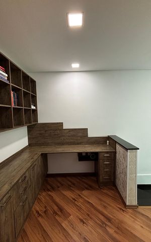 Casa à venda com 250m², 3 quartos e 4 vagas Casa à venda com 250m², 3 quartos e 4 vagasEscritório