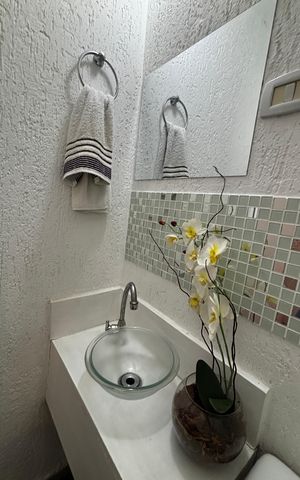Casa à venda com 250m², 3 quartos e 4 vagas Casa à venda com 250m², 3 quartos e 4 vagasBanheiro da Garagem