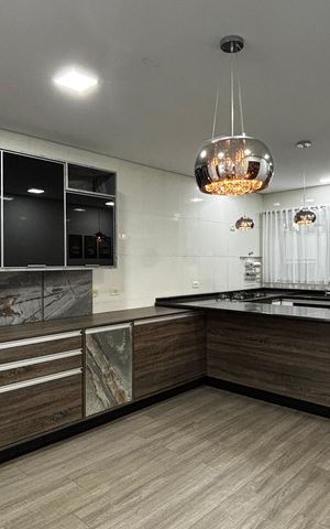 Casa à venda com 250m², 3 quartos e 4 vagas Casa à venda com 250m², 3 quartos e 4 vagasCozinha