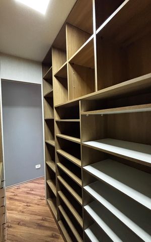 Casa à venda com 250m², 3 quartos e 4 vagas Casa à venda com 250m², 3 quartos e 4 vagasCloset da Suíte