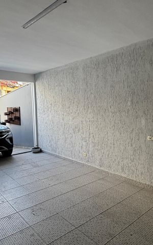 Casa à venda com 250m², 3 quartos e 4 vagas Casa à venda com 250m², 3 quartos e 4 vagasGaragem