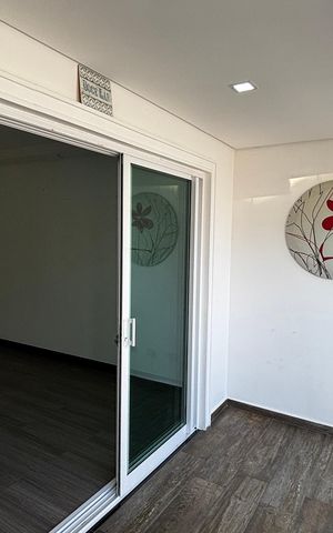 Casa à venda com 250m², 3 quartos e 4 vagas Casa à venda com 250m², 3 quartos e 4 vagasSala Varanda