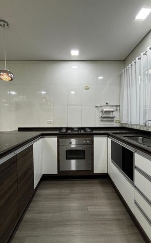 Casa à venda com 250m², 3 quartos e 4 vagas Casa à venda com 250m², 3 quartos e 4 vagasCozinha