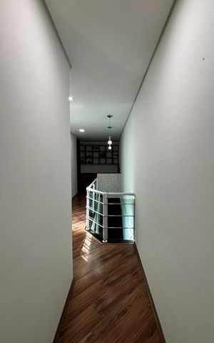 Casa à venda com 250m², 3 quartos e 4 vagas Casa à venda com 250m², 3 quartos e 4 vagasCorredor