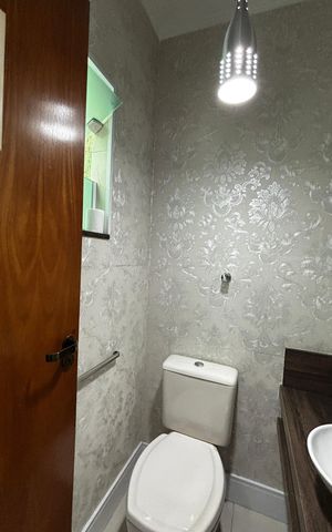 Casa à venda com 250m², 3 quartos e 4 vagas Casa à venda com 250m², 3 quartos e 4 vagasLavabo