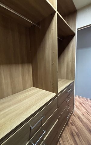 Casa à venda com 250m², 3 quartos e 4 vagas Casa à venda com 250m², 3 quartos e 4 vagasCloset da Suíte