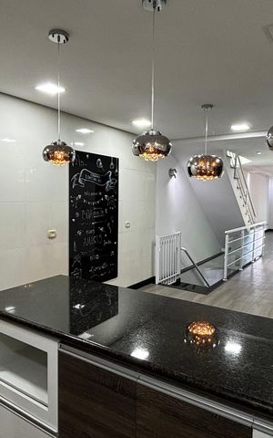 Casa à venda com 250m², 3 quartos e 4 vagas Casa à venda com 250m², 3 quartos e 4 vagasCozinha