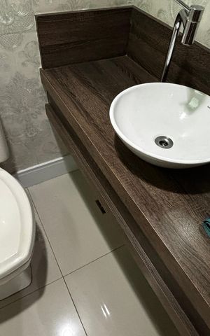 Casa à venda com 250m², 3 quartos e 4 vagas Casa à venda com 250m², 3 quartos e 4 vagasLavabo