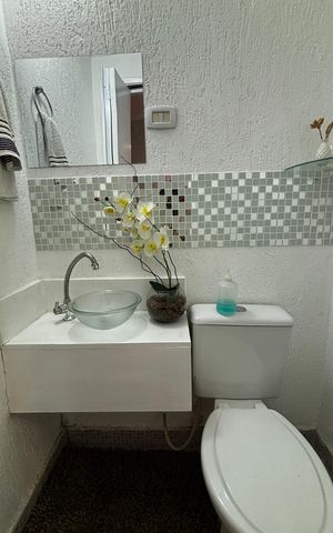 Casa à venda com 250m², 3 quartos e 4 vagas Casa à venda com 250m², 3 quartos e 4 vagasBanheiro da Garagem
