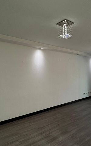 Casa à venda com 250m², 3 quartos e 4 vagas Casa à venda com 250m², 3 quartos e 4 vagasSala