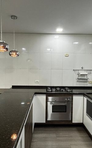Casa à venda com 250m², 3 quartos e 4 vagas Casa à venda com 250m², 3 quartos e 4 vagasCozinha
