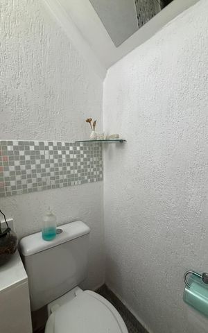 Casa à venda com 250m², 3 quartos e 4 vagas Casa à venda com 250m², 3 quartos e 4 vagasBanheiro da Garagem