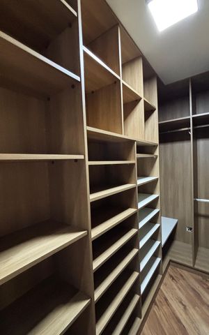 Casa à venda com 250m², 3 quartos e 4 vagas Casa à venda com 250m², 3 quartos e 4 vagasCloset da Suíte