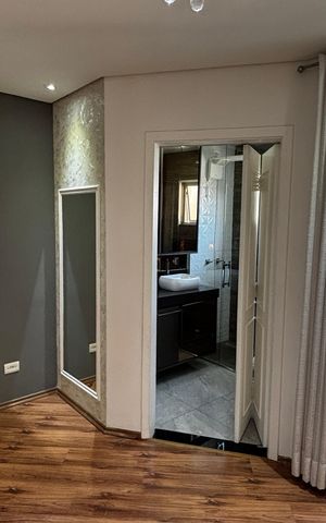 Casa à venda com 250m², 3 quartos e 4 vagas Casa à venda com 250m², 3 quartos e 4 vagasSuite