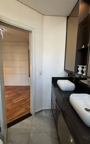 Casa à venda com 250m², 3 quartos e 4 vagas Casa à venda com 250m², 3 quartos e 4 vagasBanheiro da Suíte