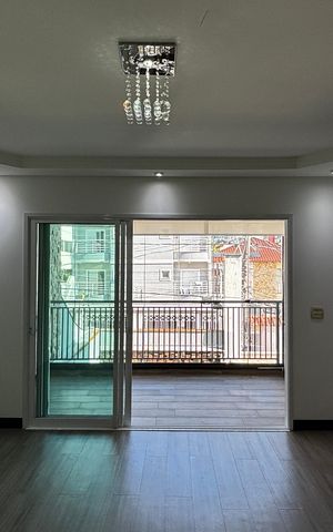 Casa à venda com 250m², 3 quartos e 4 vagas Casa à venda com 250m², 3 quartos e 4 vagasSala