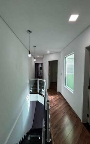 Casa à venda com 250m², 3 quartos e 4 vagas Casa à venda com 250m², 3 quartos e 4 vagasCorredor