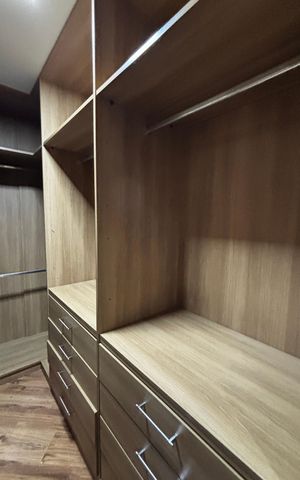 Casa à venda com 250m², 3 quartos e 4 vagas Casa à venda com 250m², 3 quartos e 4 vagasCloset da Suíte