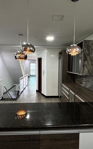Casa à venda com 250m², 3 quartos e 4 vagas Casa à venda com 250m², 3 quartos e 4 vagasCozinha