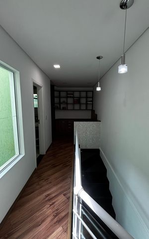 Casa à venda com 250m², 3 quartos e 4 vagas Casa à venda com 250m², 3 quartos e 4 vagasCorredor