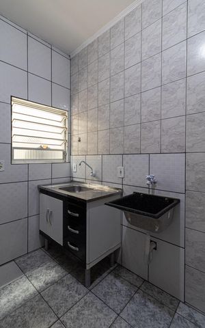 Casa à venda com 218m², 1 quarto e 2 vagas Casa à venda com 218m², 1 quarto e 2 vagasCozinha e Área de Serviço