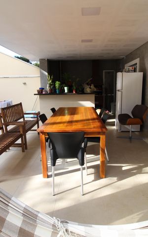 Casa de condomínio para alugar com 285m², 3 quartos e 4 vagasÁrea Externa