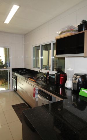 Casa de condomínio para alugar com 285m², 3 quartos e 4 vagasCozinha