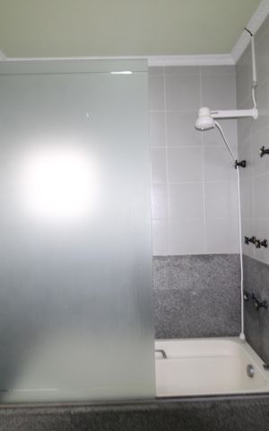 Casa à venda com 438m², 4 quartos e 6 vagasQuarto 3 - Banheiro 