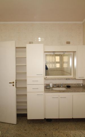 Casa à venda com 438m², 4 quartos e 6 vagasQuarto 2 - Banheiro
