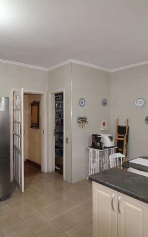 Casa à venda com 438m², 4 quartos e 6 vagasCozinha