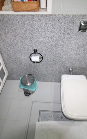Casa à venda com 438m², 4 quartos e 6 vagasQuarto 3 - Banheiro 
