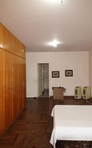 Casa à venda com 438m², 4 quartos e 6 vagasQuarto 2